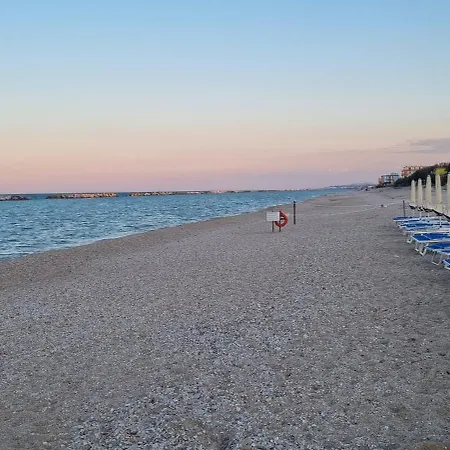 アパート L'isola Di Vittoria ポルト・レカナーティ